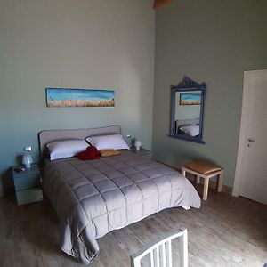 Camera grande con letto king size